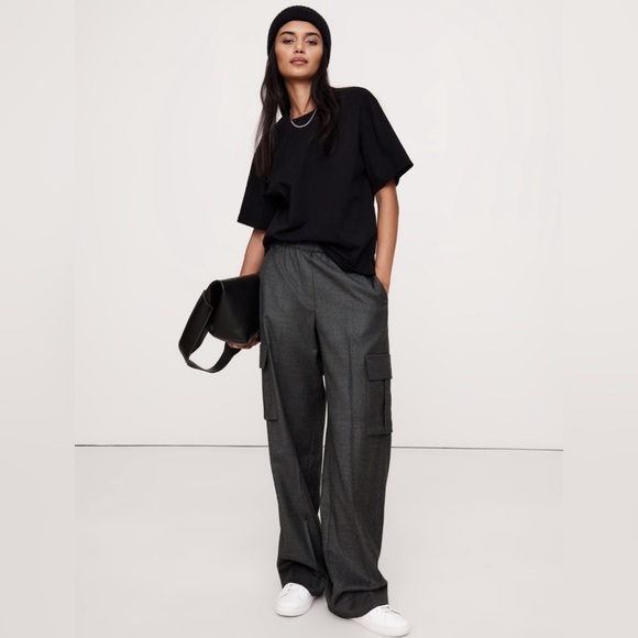 NWOT! Banana Republic Charcoal Gray Pull-On Wool Flannel Cargo Pant - Large 💛 - Picture 1 of 6